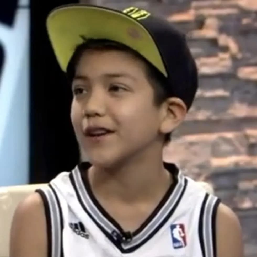 Mariachi Kid Sings Natl Anthem & Gets Racist Tweets ๐๐ฅบ